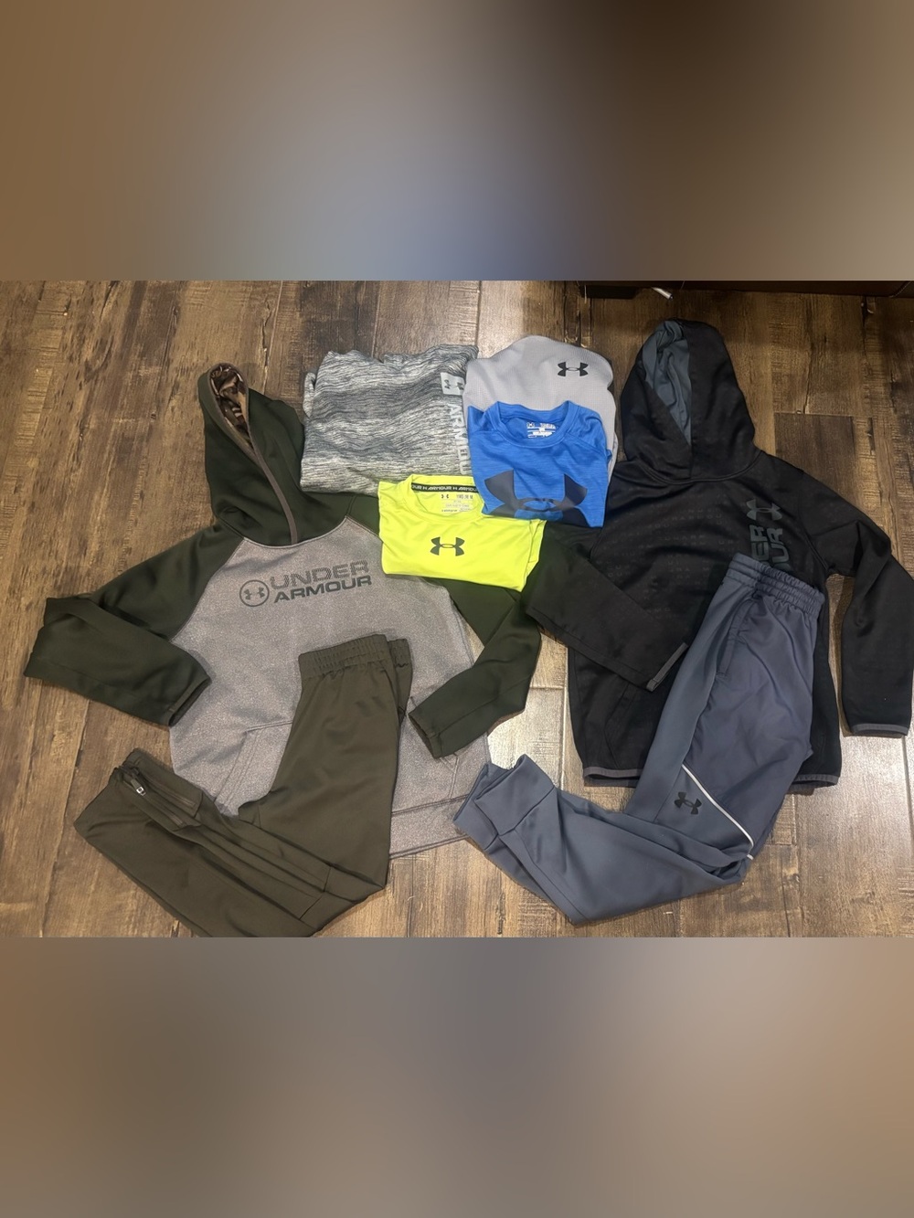 GUC 8 Piece bundle of Under Armour tops and bottoms for boys